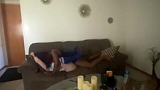 嘿，像个乖女孩一样接鸡巴，想看吗？😈