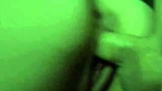 Amateur milf Andy Savage drenches a fan in cum