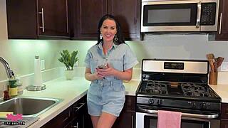 Airbnb Guest Bangs Owner as a Hot Thank You