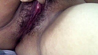 anyone wanna play with my tight pink pussy? 😘