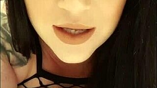 Get up close with Harmony Reigns, stare into her pretty blue eyes and hear that sexy British accent! 😍👀