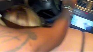 Resenha de putaria na rua acaba em fudelância no carro