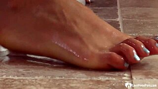 Incredible babe is here to seduice you passionatly