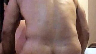 人妻双插时浪叫淫吟超诱人