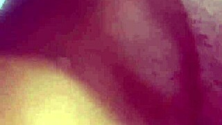 抓她洗澡直接埋头舔逼