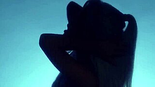 只是和阿丽亚娜·格兰德的焦点视频一起放松，好可爱！