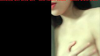 探索越南文化在这个吸引人的越南性爱视频与朋友