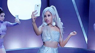 只是和阿丽亚娜·格兰德的焦点视频一起放松，好可爱！