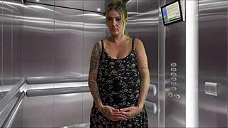 minha vizinha gravida fez boquete no elevador