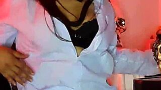 Bluee Official Cums Hard with Tight Pussy Dildo