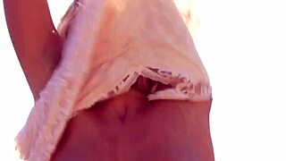 Scarlet Red, wanna play solo with that juicy orange fruit?