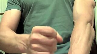 她睡着时快速手淫大鸡巴