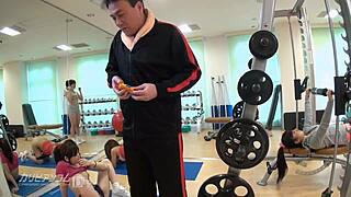 健身房时间停止巨乳妹被狂干