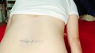 metiendo este gran consolador bien profundo en mi vagina 🔥