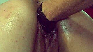 片场骚货戴手套拳伸屄拉长