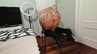 Dominatrix DanaXMuscles demands cum in her boots now.