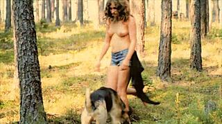 我迷上這復古美女彎腰毛茸茸動作！