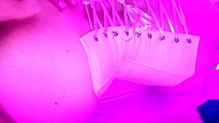 La Camarera De Este Bar Se Deja Follar Sin Protección Le Encantan Los Extranjeros Esposa Puta Latina En New York Usa 3