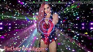 变装荡妇如何用兔子玩具变身？