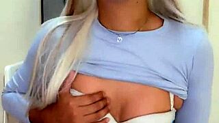 小奶人妖Rica猛撸硬屌