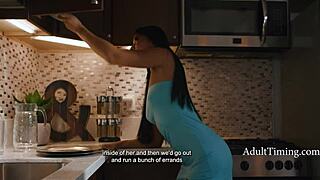 黑妞Ameena Green白女友Chanel Camryn互玩玩具