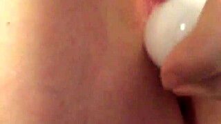 Hey, wanna see Y vibe with her toy?