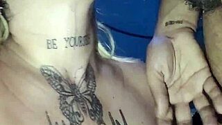 嘿，你爱嘴和屁眼双洞齐插对吧？