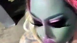 Sluty Alien slurps cock deepthroat style