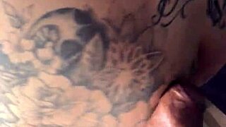 Grande bunda gets fucked by novinho dotado