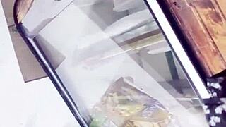 在商店偷窥裙底