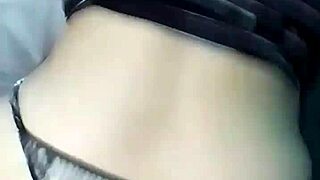 pov me la mete de perrito en la cama grande mientras hacemos webcam con la neetbook