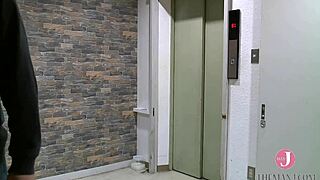 老公在场NTR AV 阳子被舔被操！