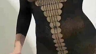 contratei essa empregada gostosa e ela veio com vestido que me deu tesão demais