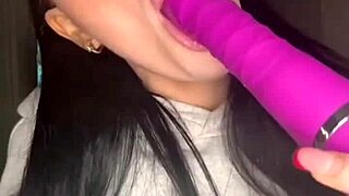 teen american masturbates high definition solo.