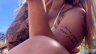 i'm flashing my big pussy at the beach for guys