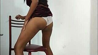 Spectacular LATINA BRUNETTE SHAKES HER BUTTOCKS SENSUALLY