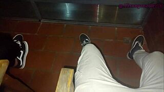 Mi mejor amiga se traga toda mi pija en el balcon y un vecino casi nos descubre alisongonzalez26