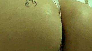 não para de olhar pra minha bunda vou acaba dando!!