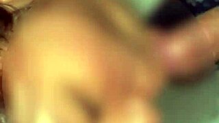 Estudiante me chupa la verga saliendo del colegio