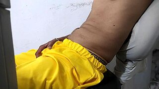 Un Latino En Chaleur Sort Sa Grosse Bite