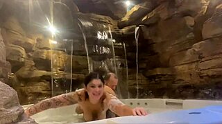 Casal Curtindo a Lua de Mel no Motel Esposa se Acabando na Pica