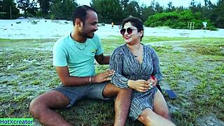 印度可爱女孩在户外丛林性幻想中粗暴