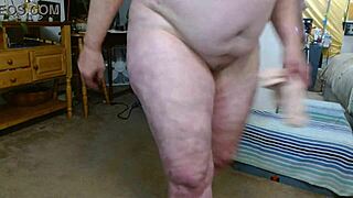 丁字裤掰屁股还是上空露天然大奶？