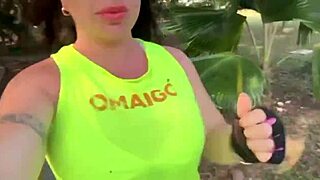 hada caliente wants a hard fuck in the car