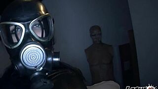 Pamela Sanchez骑毛屄皮革面具BDSM