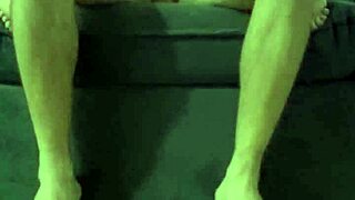 novinha sits on cock showing pussy