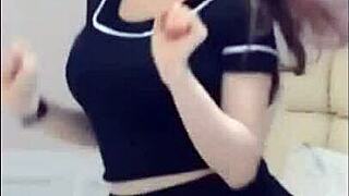 Chi Danny摄像头前性感热舞