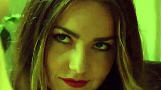 金发女王剥光紧缚女同奴隶