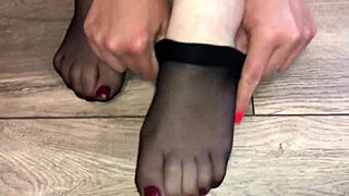 I’m giving an intense handjob in sexy nylon socks