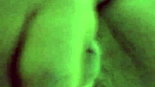 镜前自慰高潮独爽喷水